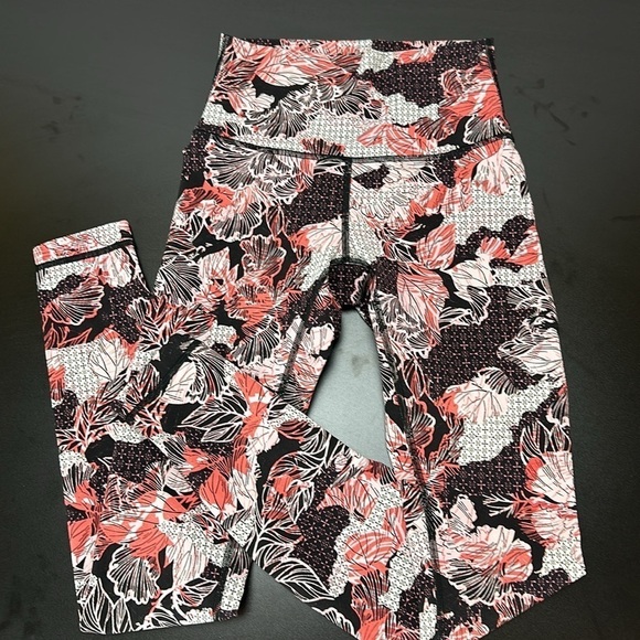 Lululemon Wunder Under Luxtreme High Rise Artisan Spring Lunar New Year Size 2 - Picture 11 of 11